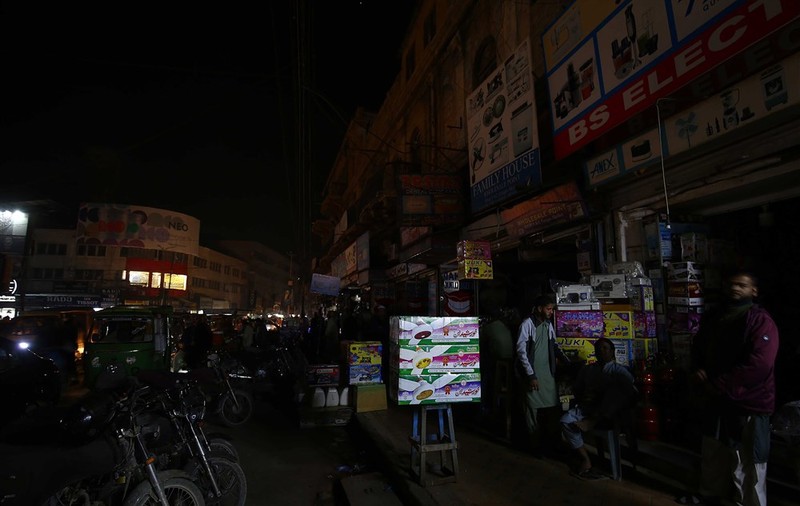 Pană de curent majoră în Pakistan. Aproape 220 de milioane de oameni, în întuneric după o defecțiune la rețeaua electrică