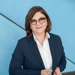 Adina Vălean este membru PNL din 1999