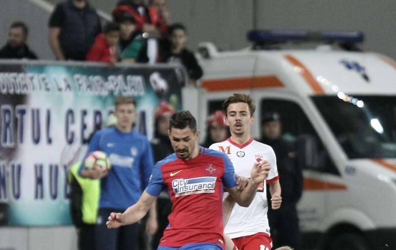 FCSB - Dinamo 2-1. Un stelist acuză: ”M-am dus la Kovacs să-i arăt și mi-a zis că-mi dă galben”