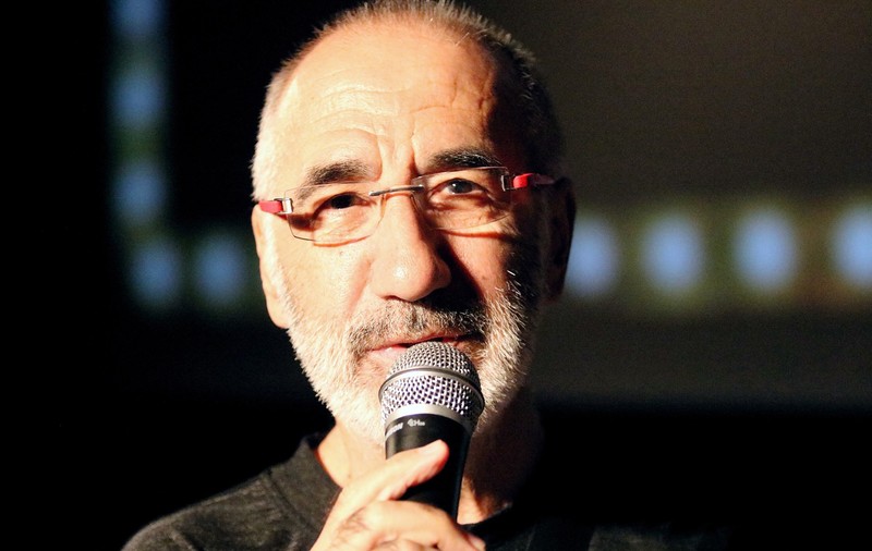 Actorul Răzvan Vasilescu urcă pe scena teatrului din Sectorul 3, cu piesa ”Era Ok și la 60”