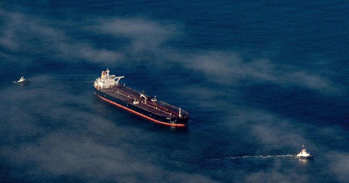Poză cu petrolierul Eventin în largul Sassnitz.