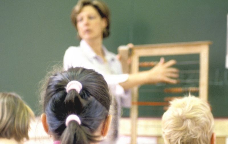 Profesoară de engleză din Cluj, reclamată pentru că i-a învățat pe copii cuvântul "foot". Cum a reacționat Inspectoratul Școlar