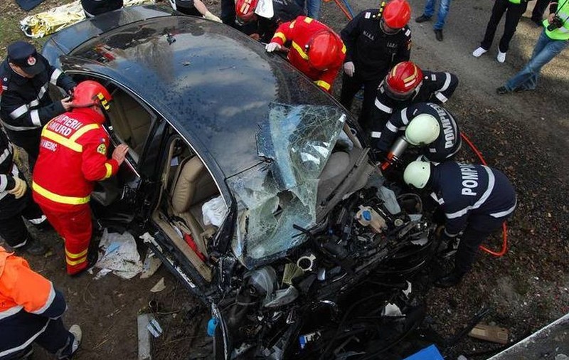 Tragedie pe DN1! Două persoane au murit şi şapte au fost rănite
