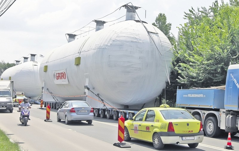 Uite ce măgăoaie străbate Bucureştiul!