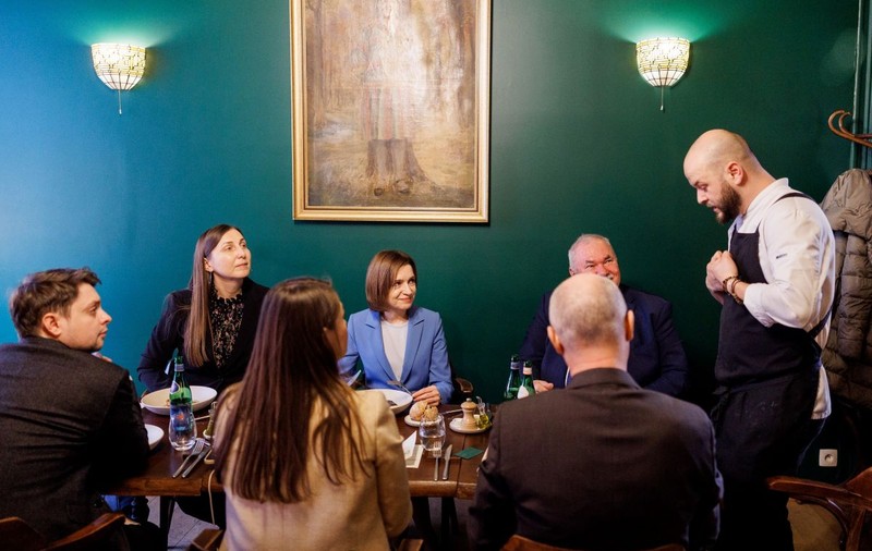 Maia Sandu, impresionată de realizarea a doi concetățeni în Belgia. Moldovenii s-au împărțit în două tabere după postare