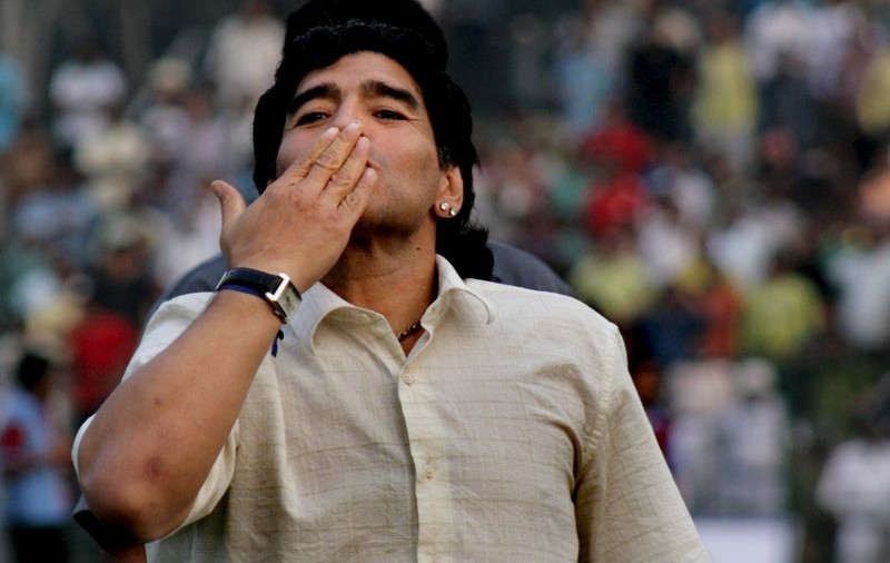 Maradona a declanşat detectorul de fum cu un trabuc