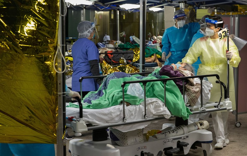 Hong Kong cere medici din China, din cauza numărului foarte mare de pacienți COVID internați în spital