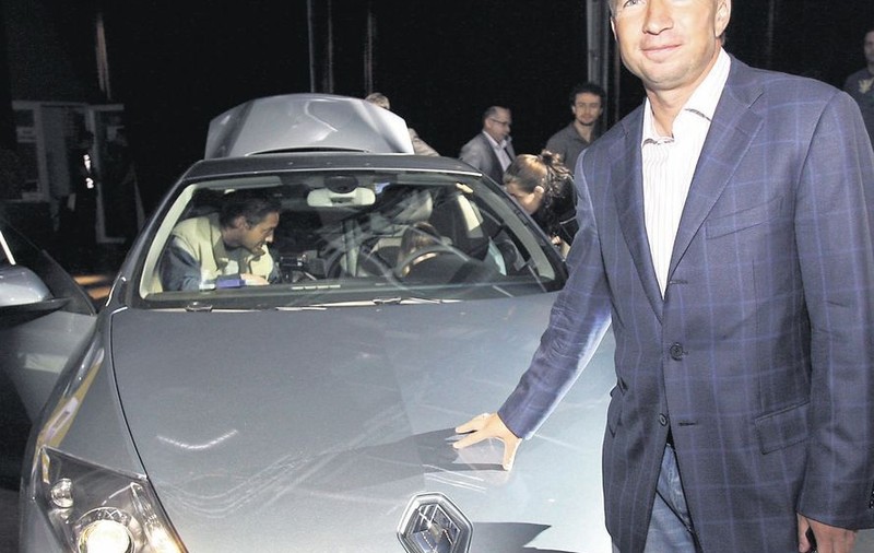 Un Renault pentru Dan Petrescu