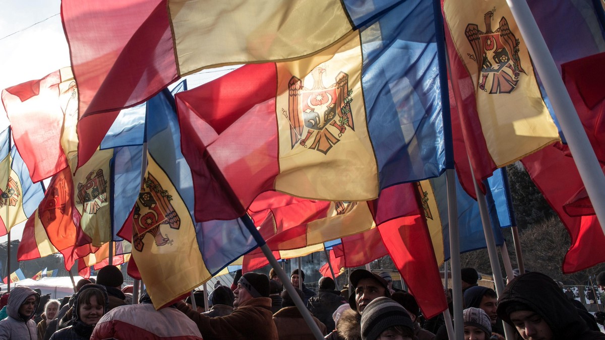 VIDEO | Protest la Chișinău: Mii de oameni se opun proiectului lui Igor Dodon care vrea să reducă atribuțiile președintelui Maia Sandu