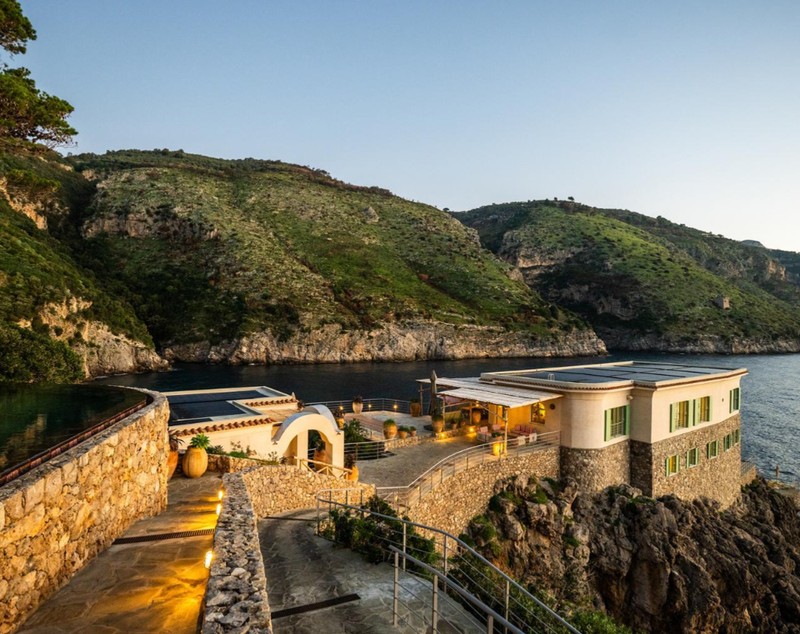 Fosta insulă a lui Eduardo De Filippo, închiriată cu 300.000 de euro pe săptămână. Cum arată paradisul privat de pe Coasta Amalfi