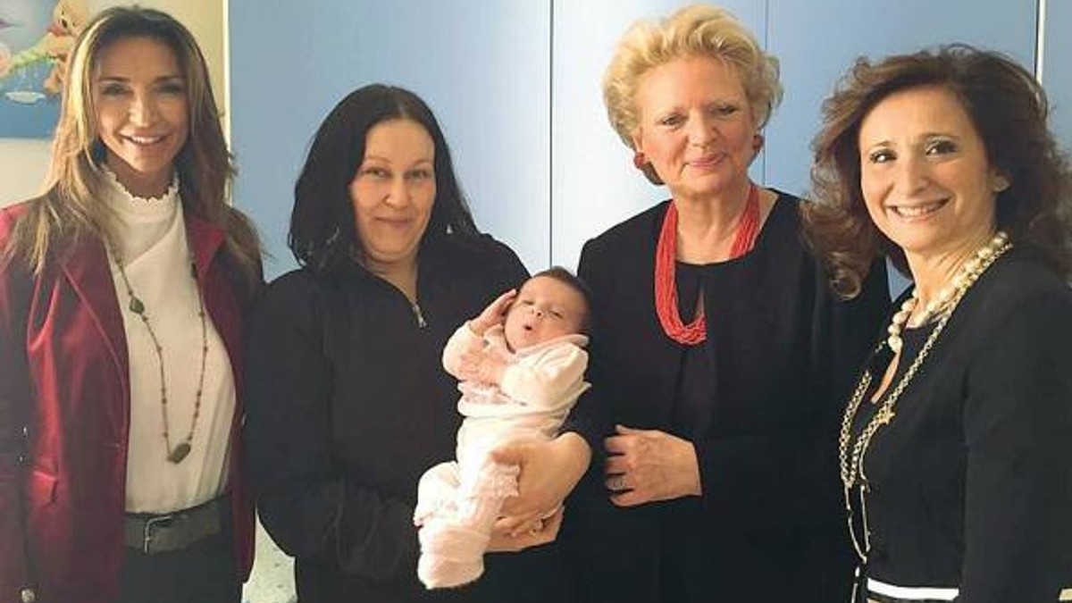 O fetiță româncă, botezată de prințesa Beatrice de Bourbon a celor Două Sicilii