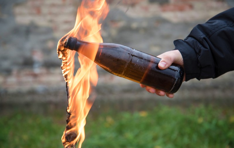 Cocktail Molotov aruncat spre consulatul Rusiei din Liov: Rusia cere explicații oficialilor ucraineni