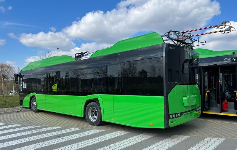 Când vor ajunge în București cele 100 de troleibuze noi cumpărate de la Solaris. Anunțul făcut de Nicușor Dan