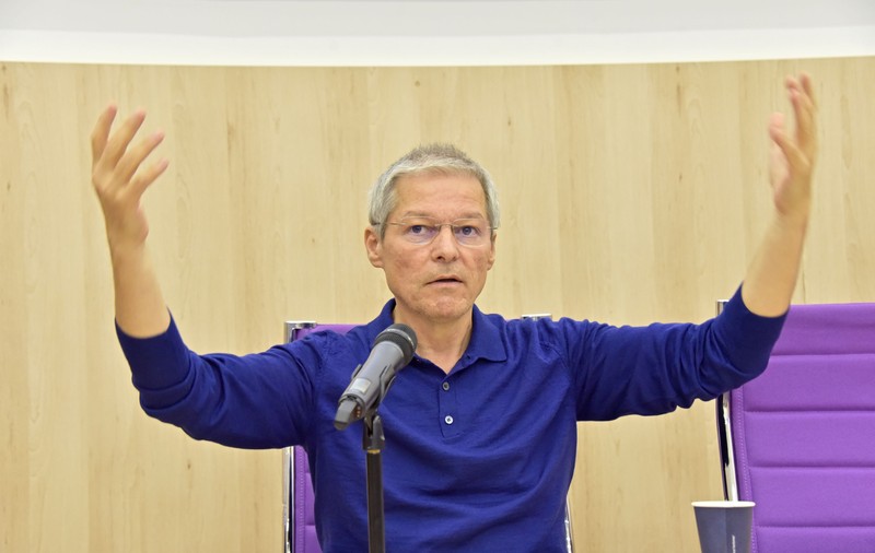 Dacian Cioloș îi cere lui Marcel Ciolacu să publice toate documentele din cazul Roșia Montană, amenințându-l, în caz contrar, cu dosar penal