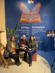 George Arion, Ranya Bakr, editoarea cărții în limba arabă (stânga) și Sina Nadi Ali Al Tai, traducătoarea romanului (dreapta)