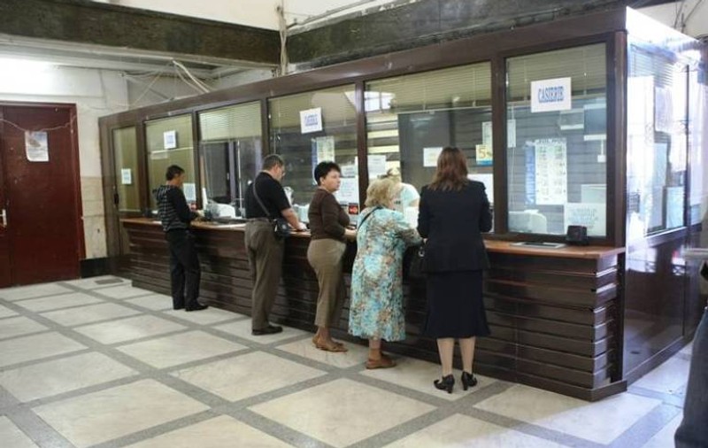 Protest la Finanţe. Angajaţii întrerup activitatea, joi, în toată țara