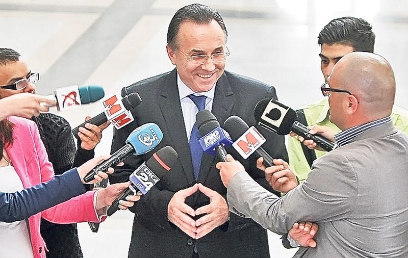 Gheorghe Nichita pozează în îndrăgostit