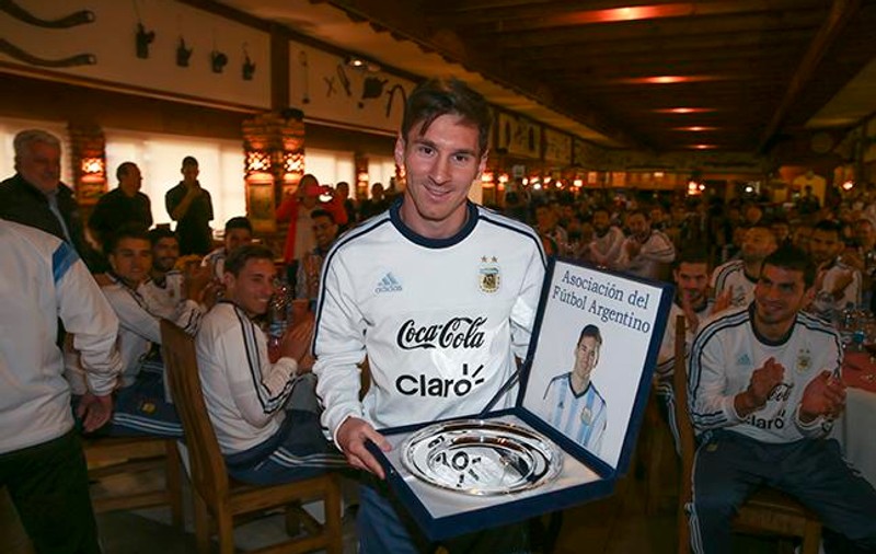 Leo Messi, celebrat şi parodiat după meciul 100 la naţionala Argentinei / VIDEO