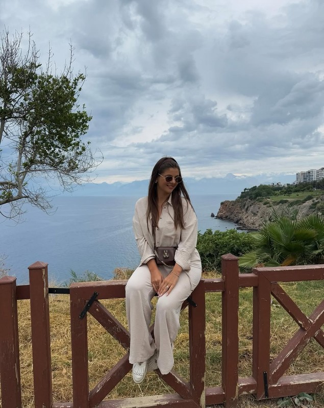 Anunțul făcut de Iancu Sterp. Denisa Coțolan, soția lui, e însărcinată: „Unele vești nu se pot ține doar pentru noi”. Primele imagini cu burtica de gravidă