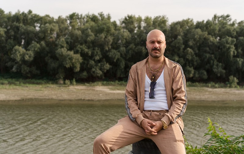 Constantin Dogioiu joacă în „Groapa”, după succesul din serialul „Clanul”. Actorul anunță: „În paralel, îmi pregătesc debutul regizoral”