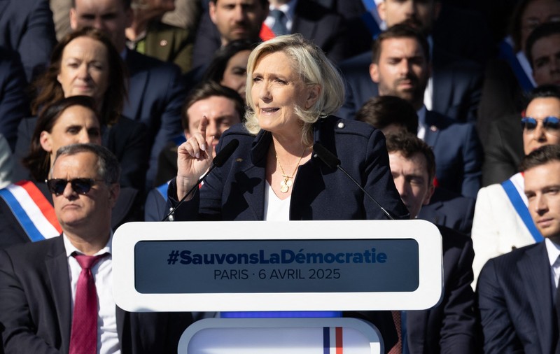 Prezență sub așteptări la mitingul pentru Marine Le Pen. Nici contramanifestația nu a avut mai mult succes