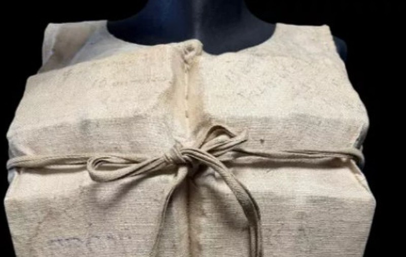 O vestă de salvare a unui supravieţuitor de pe Titanic, scoasă la vânzare la o licitaţie „fără precedent”. Cât costă piesa