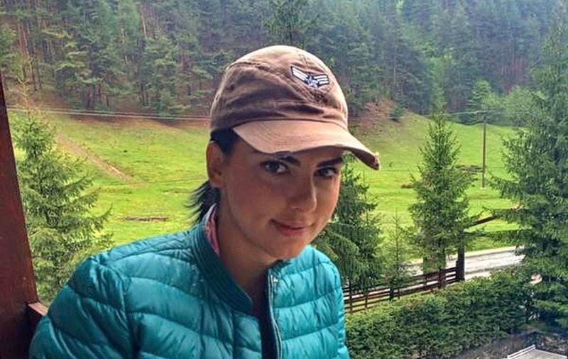 ANDREEA MARIN şi LAVINIA PÂRVA - două vedete, acelaşi LOOK! CINE pe CINE COPIAZĂ?