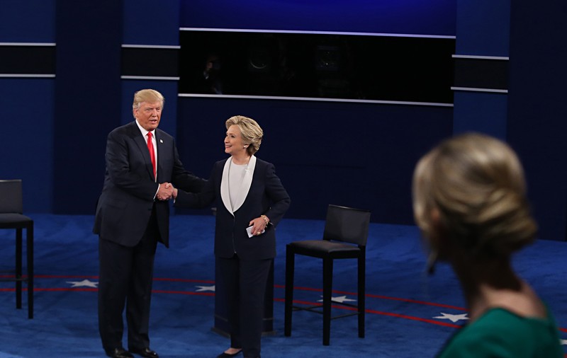 Donald Trump, pe urmele lui Hillary Clinton. Republicanul pare să-și fi urmărit rivala pe scenă