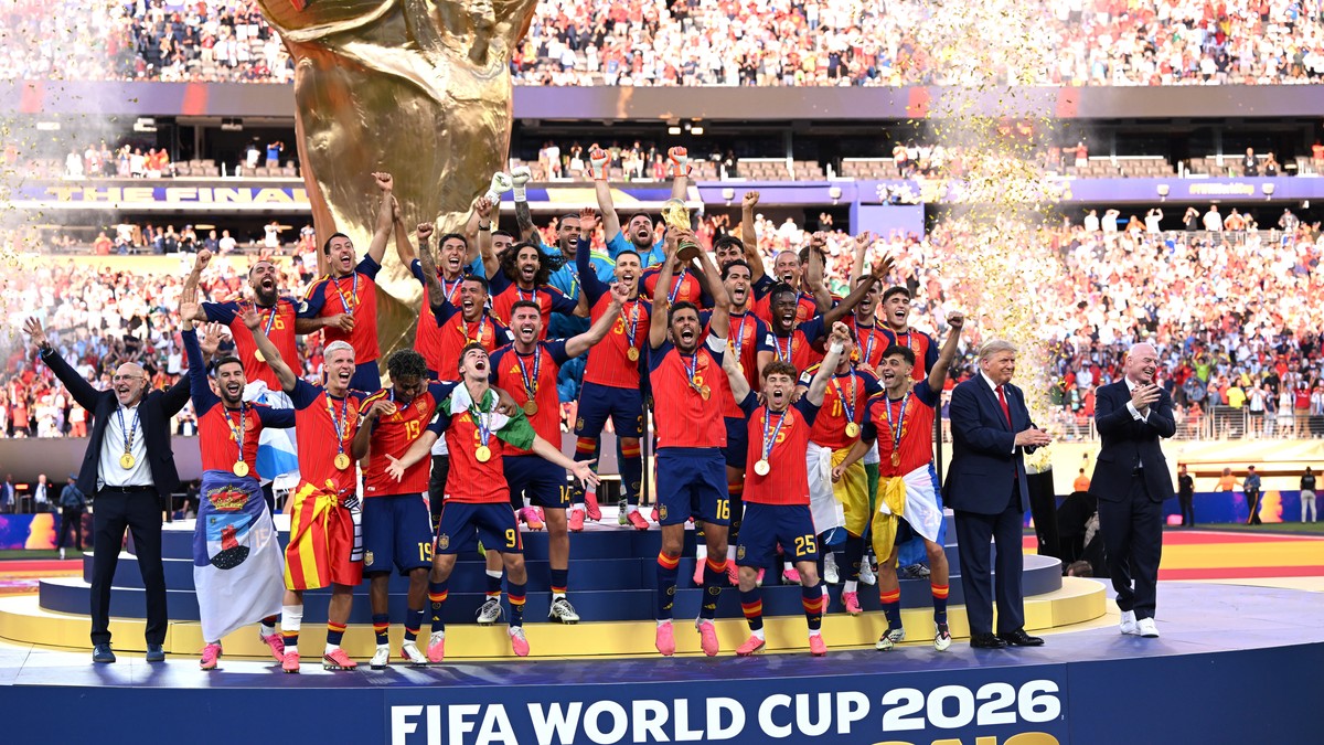 Echipa Spaniei, noua campioană mondiala, pe podiumul de premiere