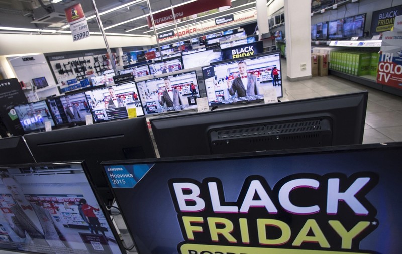 Consiliul Concurenței verifică reducerile de Black Friday. Instituția vrea să vadă dacă acestea sunt reale