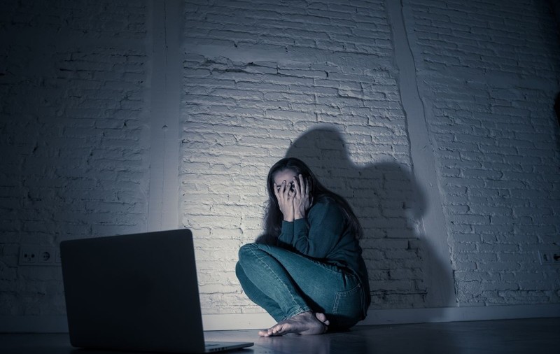 Detalii șocante în cazul unui bărbat din Iași, trimis în judecată pentru pornografie infantilă. Una dintre victime a fost bătută și obligată să stea în genunchi timp de opt ore