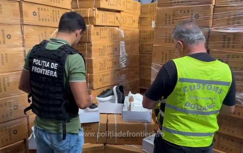 Încălţăminte contrafăcută, în valoare de peste 6,4 milioane de euro, descoperită în Portul Constanţa. Marfa urma să ajungă într-un magazin online
