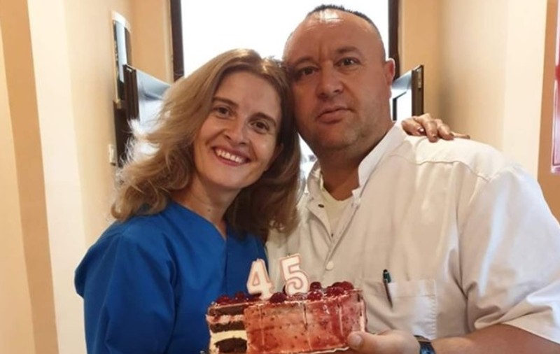 Povestea dramatică a asistentului medical, care a murit la 45 de ani de o formă severă de COVID-19. Mesajul colegilor: "Auzi, covide, te urăsc!"