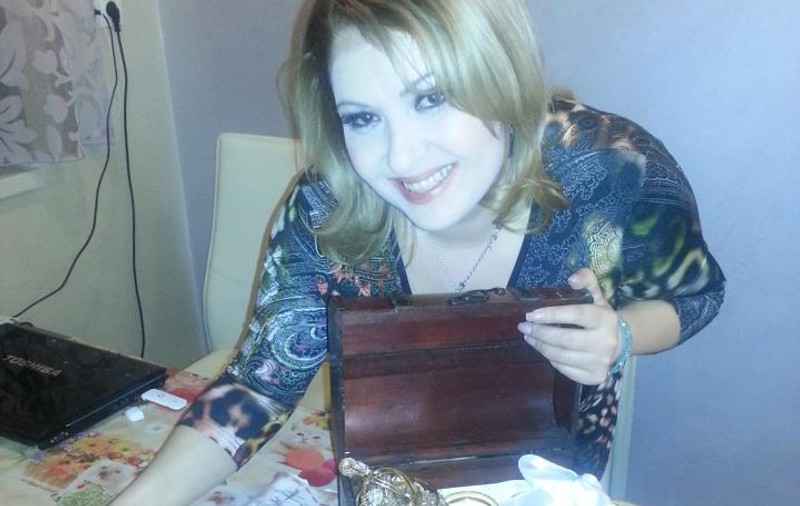 Viorica din Clejani, CU TEANCURILE DE BANI PE MASĂ? Vezi IMAGINEA CONTROVERSATĂ 