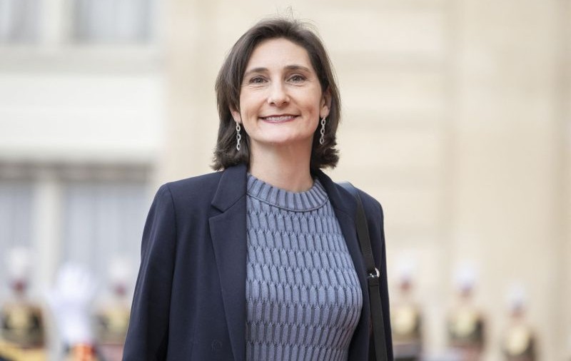 Ministrul francez al sporturilor a înotat în Sena ca să arate că apa este curată pentru Jocurile Olimpice. VIDEO