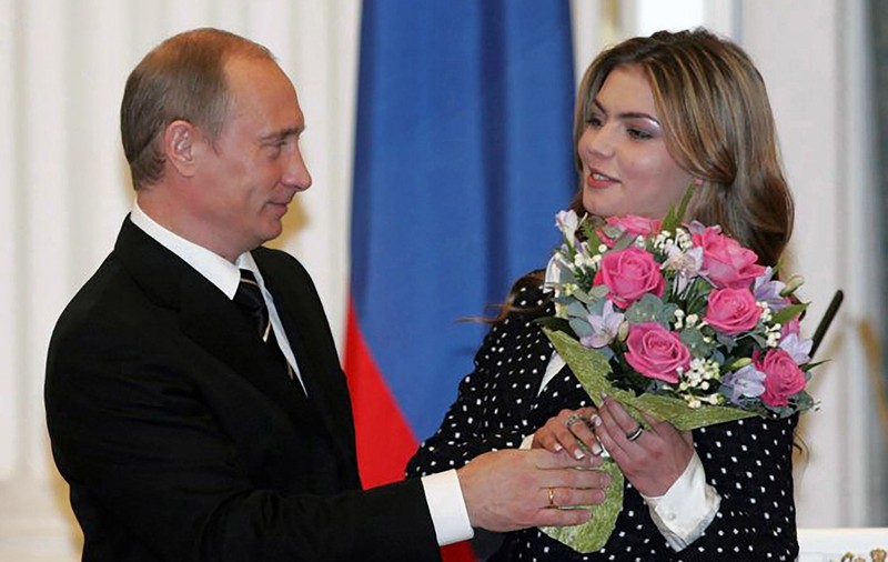 Femeile din viața lui Vladimir Putin ies la lumină în viața publică din Rusia. Putere fără precedent pentru noua elită rusă