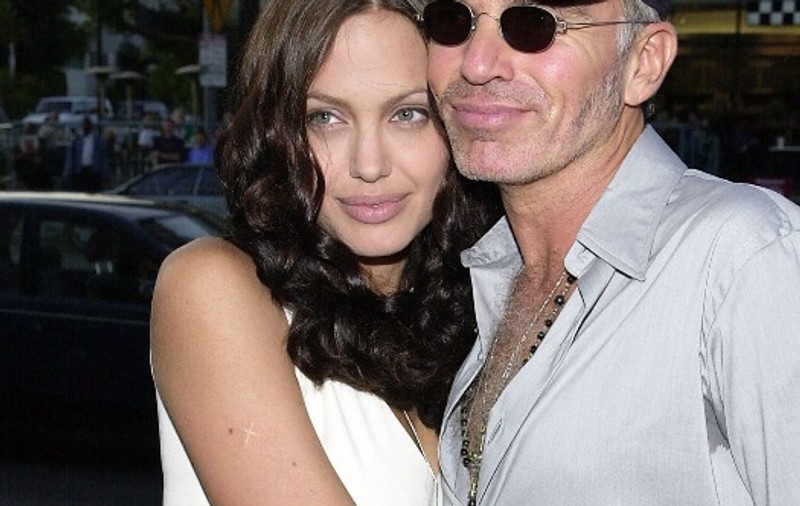 Angelina Jolie, în relaţii bune cu fostul soţ! Va semna prefaţa cărţii lui de memorii