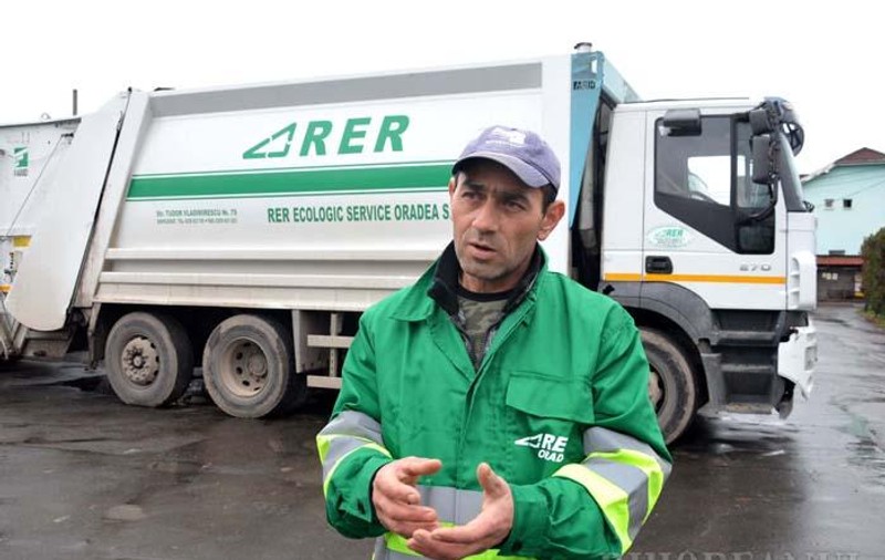 Gestul de omenie al unui gunoier din Oradea care a returnat un portofel. Ce recompensă a primit de la proprietar