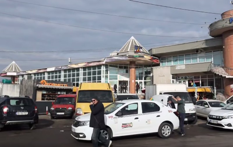 Un polițist local a fost călcat intenționat cu mașina, după ce i-a atras atenția șoferului că a parcat în stația de taxiuri, la Galați