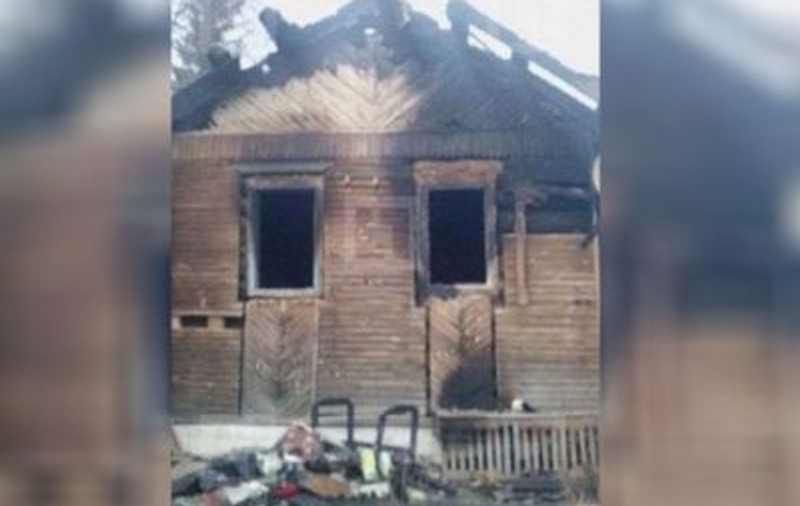 O mamă din Rusia s-a îmbătat și le-a dat foc copiilor ei
