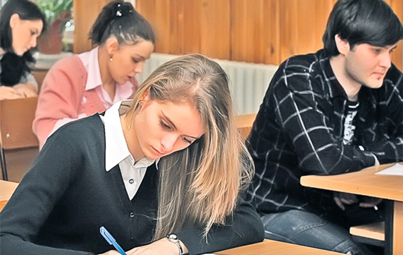 164 de elevi, daţi afară de la Bac