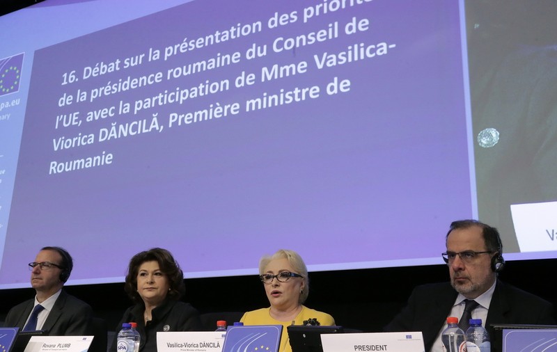 Viorica Dăncilă şi-a lăudat miniştrii, pentru prestaţia de la Bruxelles. Reacţia Opoziţiei: "Jumătate dintre ei ar fi trebuit demişi!"
