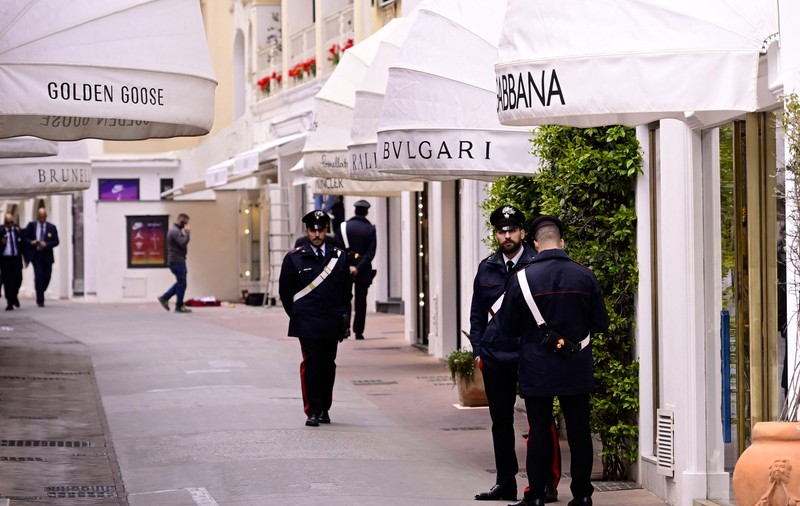 Un român din Italia și-a pierdut o mână după ce a încercat, fără succes, să arunce în aer un bancomat
