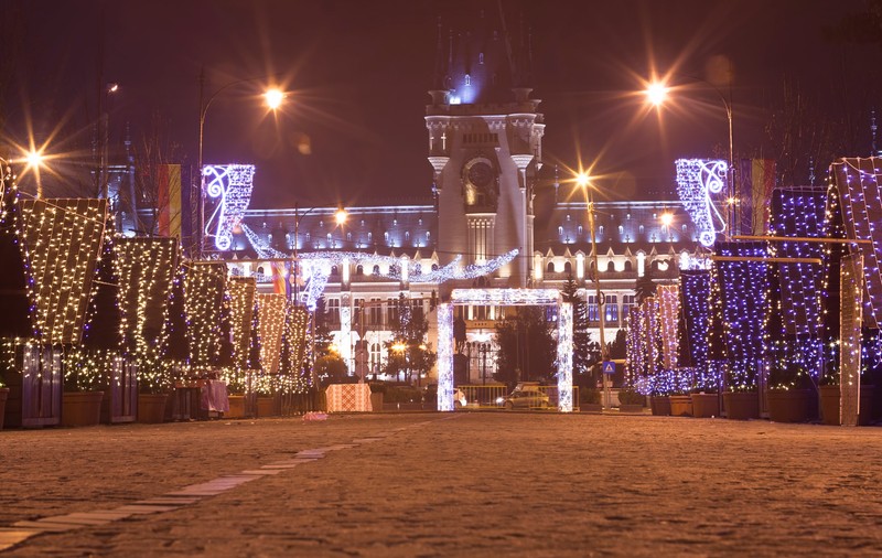 Petreceri de 1 Decembrie la Iași: Sărbători de un milion de lei - fasole cu cârnați, vin fiert și ceai