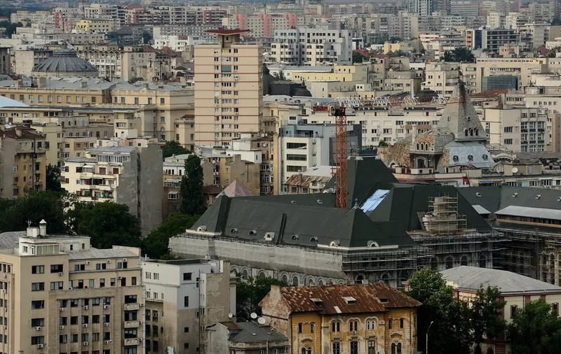 Spitalul Colentina și sute de blocuri din București, fără apă caldă în următoarele zile, pentru lucrări. Zonele afectate