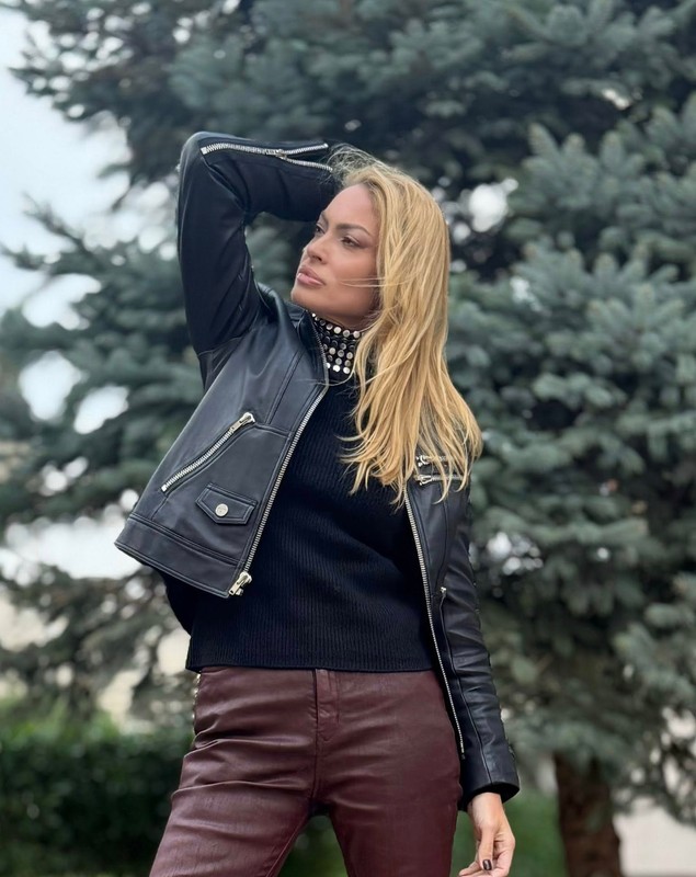 Valentina Pelinel a împlinit 45 de ani. Îmbrăcată în geacă și pantaloni de piele mulați, aceasta a dezvăluit: „Cu bucurie pentru tot ce urmează”