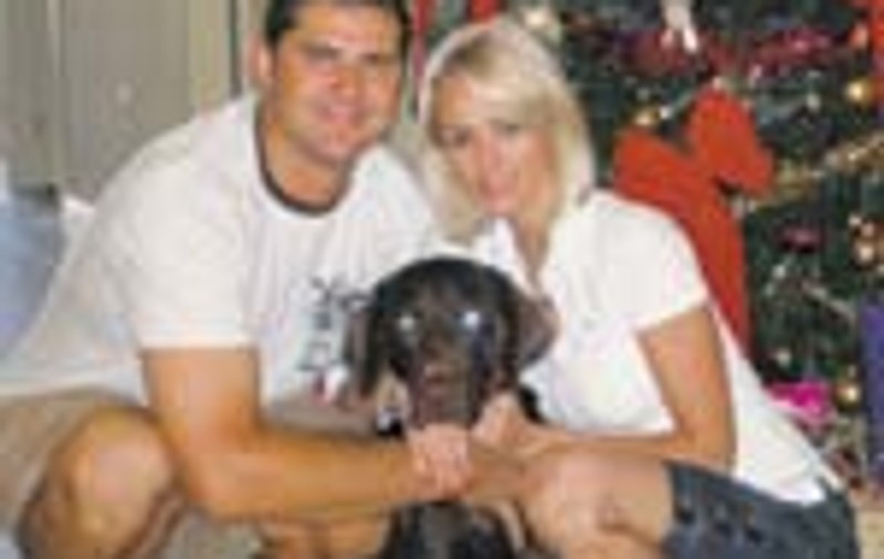 Catrinel si sotul ei, nedespartiti de labradorul King
