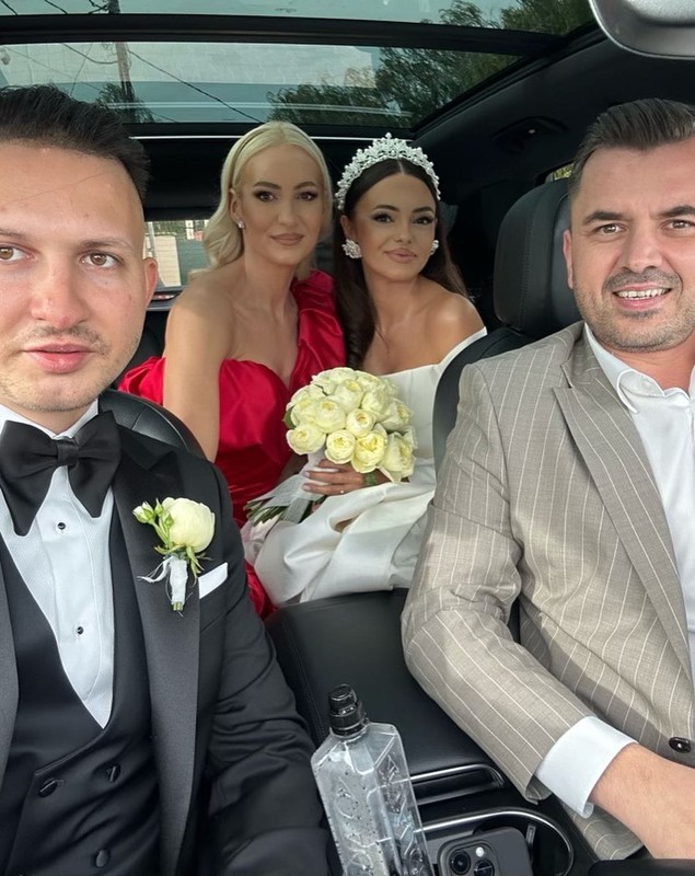 Cosmina Adam s-a căsătorit cu Claudiu Matei, care e politician. Cum a apărut Mirela Vaida la nunta fostei sale asistente de la „Acces Direct”