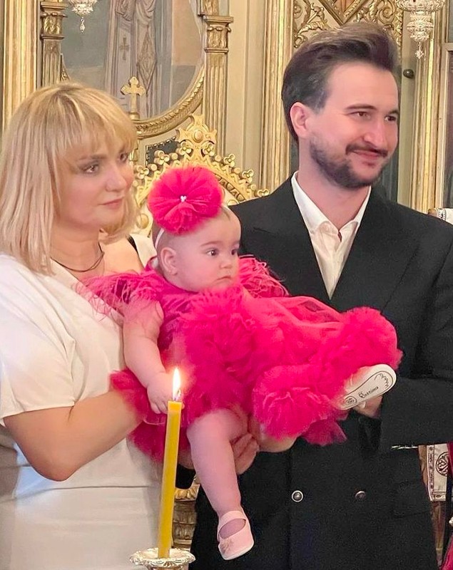 Cristina Cioran și Alex Dobrescu, scandal în stradă. El a amenințat-o cu poliția, iar ea a început să plângă: „Vrei să intri cu forța în casă”