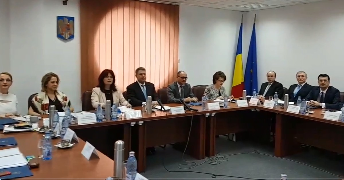 Președintele Klaus Iohannis participă la ședința CSM în care este aleasă noua conducere.